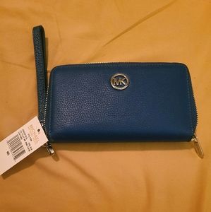 Michael kors wristlet